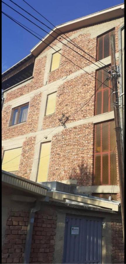 Lovely 1 Bedroom Within Walking Distance, Views ペーチ エクステリア 写真