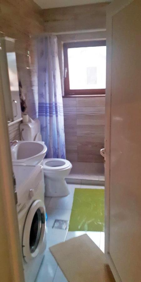 Lovely 1 Bedroom Within Walking Distance, Views ペーチ エクステリア 写真