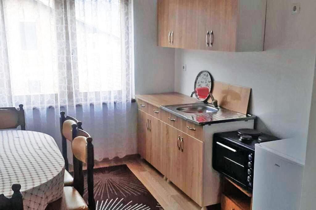 Lovely 1 Bedroom Within Walking Distance, Views ペーチ エクステリア 写真